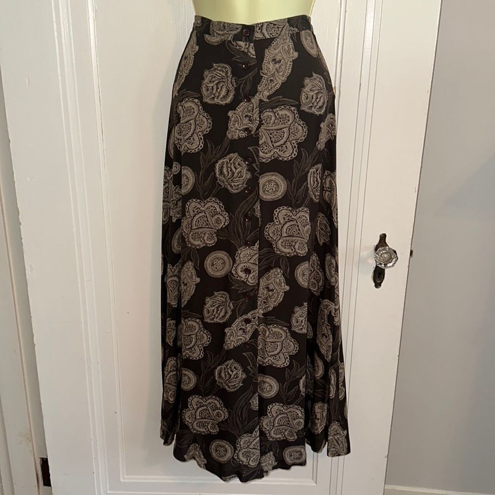 Vintage 90s Jones New York brown & tan paisley rayon midi button front skirt